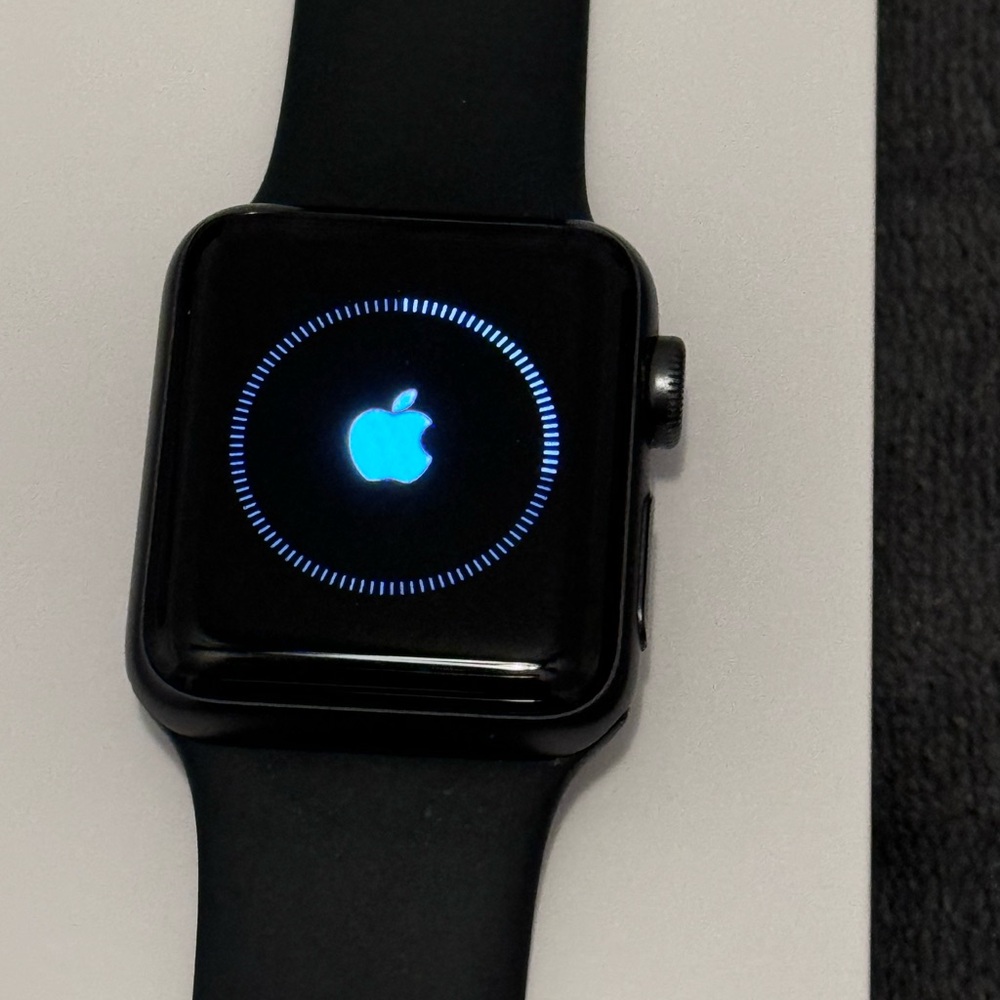 Apple Smart Watch Series 3  38mm Space Gray Aluminum (GPS)